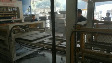 仿石PC透水磚生產現(xiàn)場