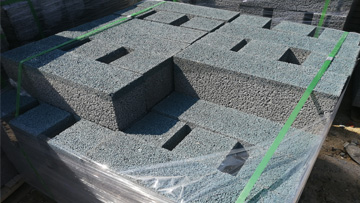 仿石PC透水磚生產現(xiàn)場