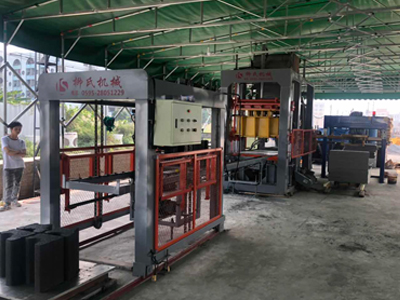 路沿石、護(hù)坡磚、擋土磚生產(chǎn)效果